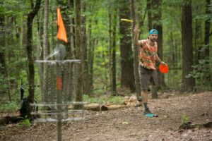 Frisbeegolf on suosittu ulkoilulaji - Katso hyvä frisbeegolf kori täältä